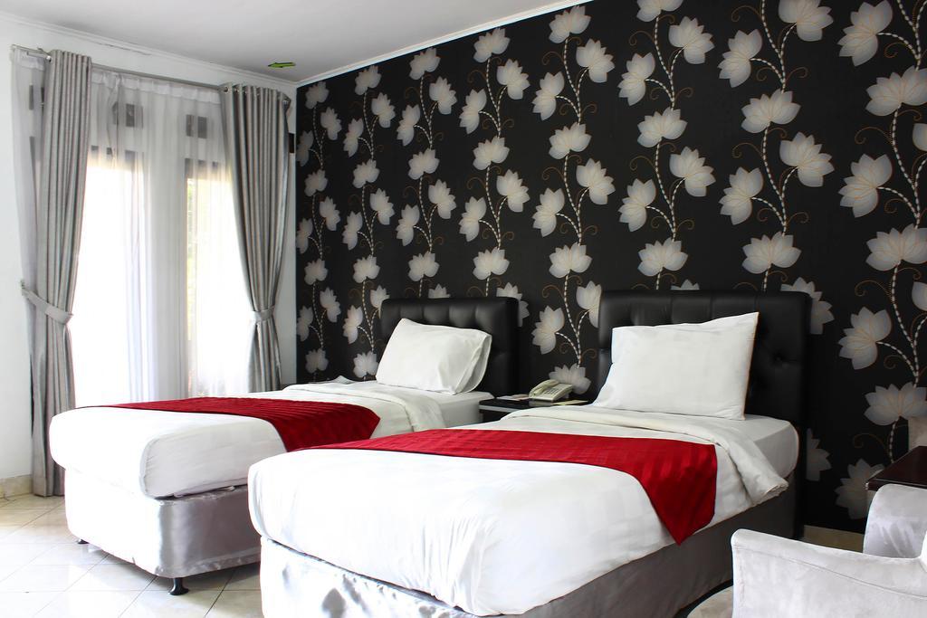 The Rizen Hotel Cisarua Exteriör bild
