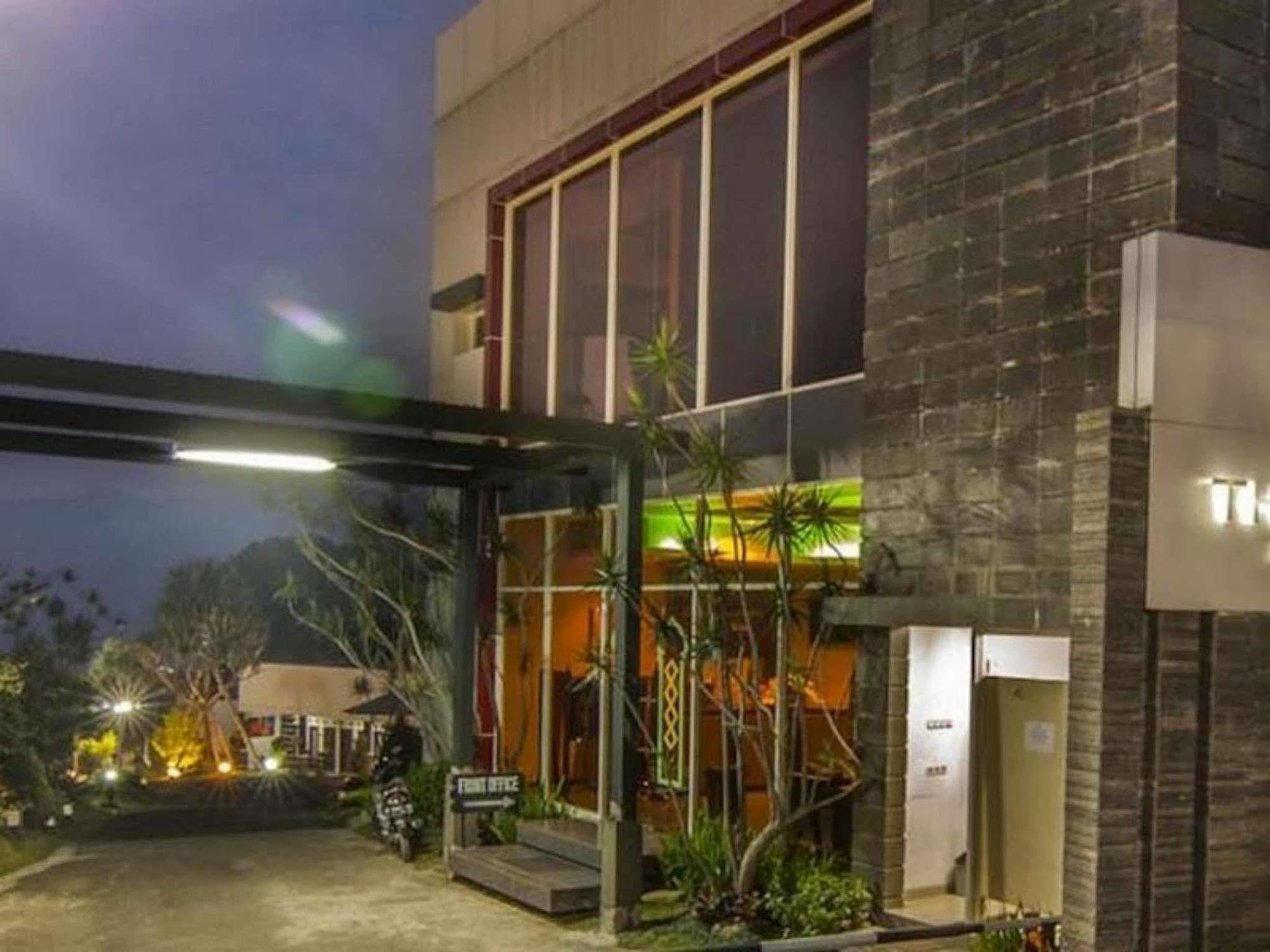 The Rizen Hotel Cisarua Exteriör bild